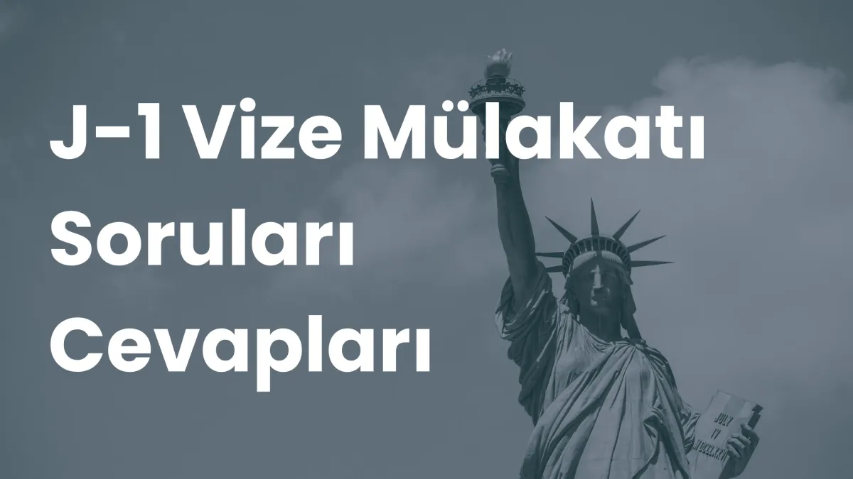 Bulutlu gökyüzü önünde Özgürlük Heykeli ve "J-1 Vize Mülakatı Soruları Cevapları" başlığı