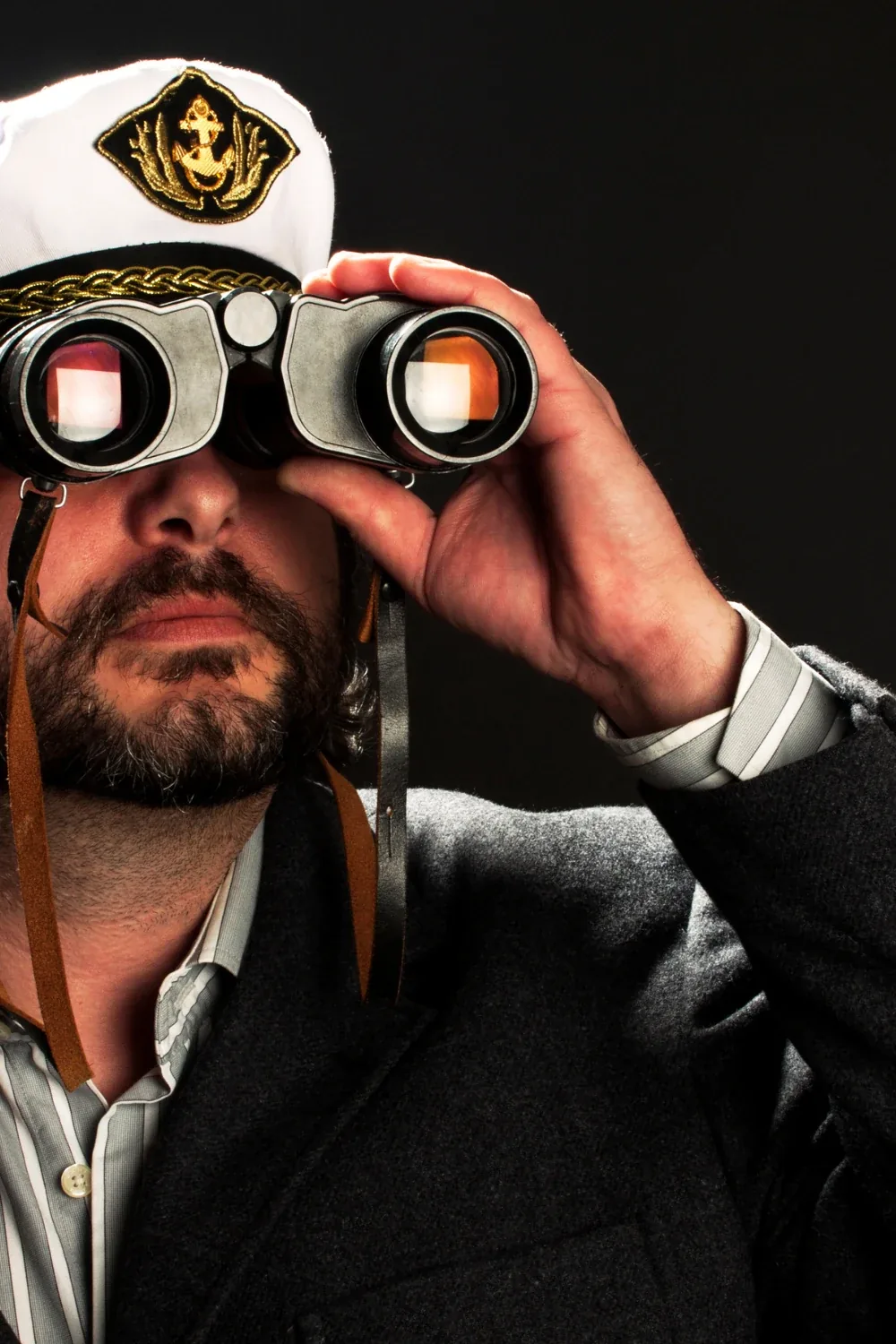 US C1/D crew member visa — a crew member in a captain's hat looking through binoculars